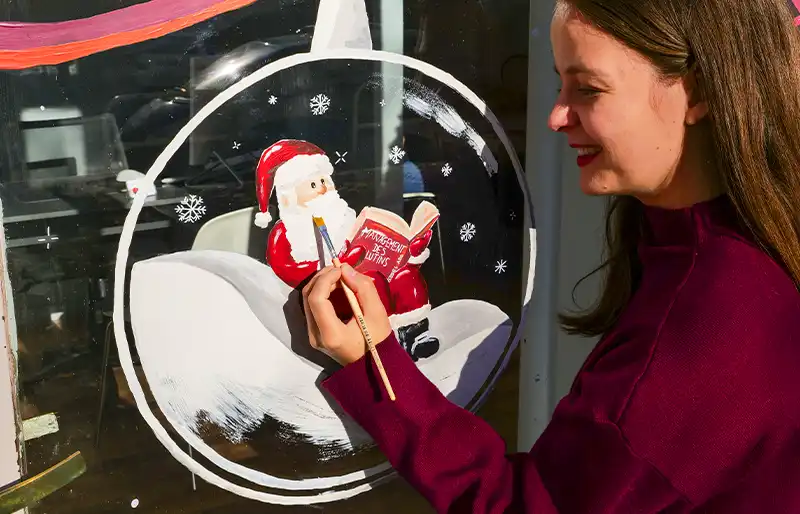 Peinture sur vitrine Noël à main levée artiste peintre Hyères
