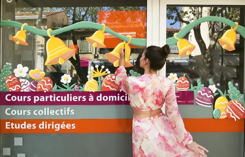 Vitrine Paques peinte Feel artiste peintre Hyères