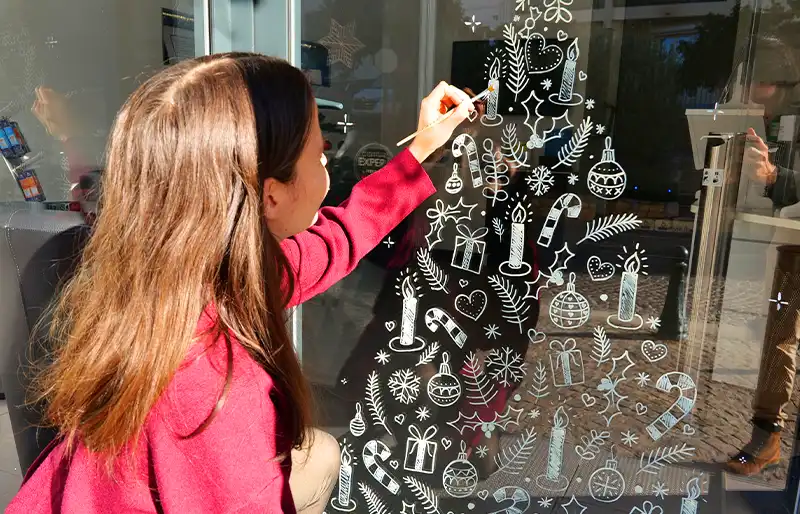 Peinture sur vitrine Noël à main levée artiste peintre Hyères